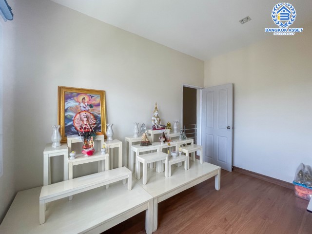 *****ทาวน์โฮมมือสองกรุงเทพมหานคร ม.โกลเด้นซิตี้ สาทร เนื้อที่มากถึง 20.6 ตร.ว. ฟังก์ชันจัดเต็ม 4 ห้องนอน 4 ห้องน้ำ 2 ที่จอดรถ บ้านตกแต่งใหม่ พร้อมอยู่ แถมฟรี! 3 เครื่องปรับอากาศ ทำเลดี  5 นาทีถึงรถไฟฟ้าสายสีเขียว "สถานีวุฒากาศ" ห้ามพลาด!